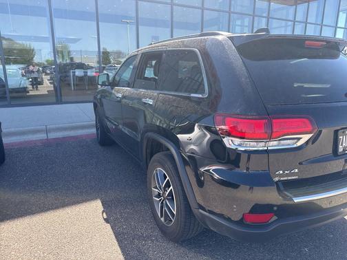Diamond Black Crystal Pearlcoat 2020 Jeep Grand Cherokee Limited