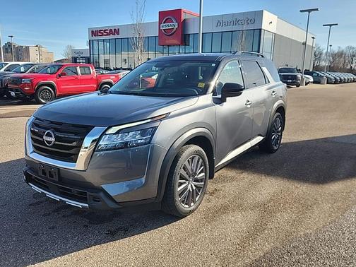 2023 Nissan Pathfinder SL 4WD