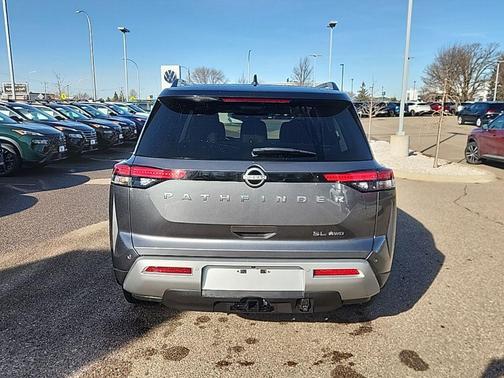 2023 Nissan Pathfinder SL 4WD