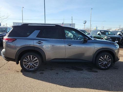 2023 Nissan Pathfinder SL 4WD