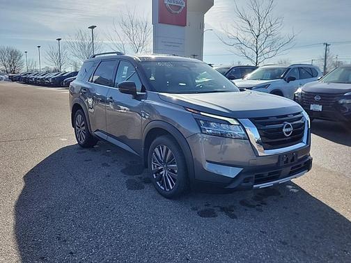 2023 Nissan Pathfinder SL 4WD