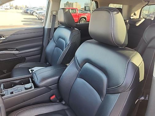 2023 Nissan Pathfinder SL 4WD