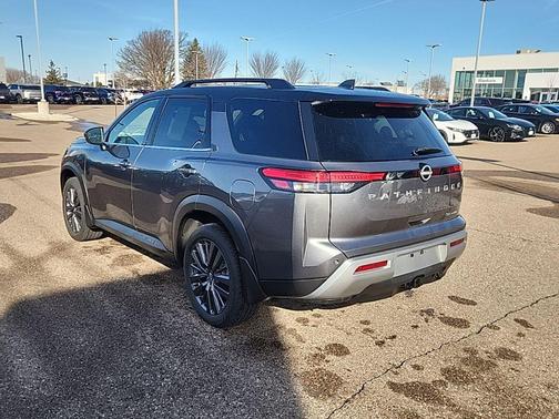 2023 Nissan Pathfinder SL 4WD