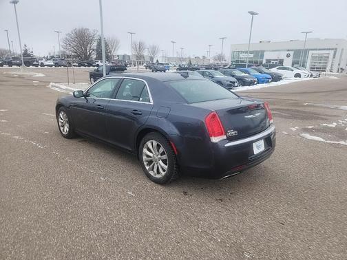 2016 Chrysler 300 Limited