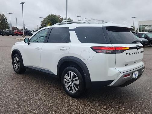2025 Nissan Pathfinder SL 4WD