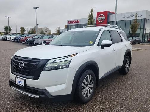 2025 Nissan Pathfinder SL 4WD