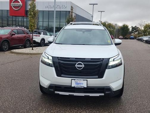 2025 Nissan Pathfinder SL 4WD