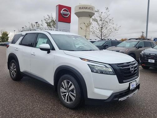 2025 Nissan Pathfinder SL 4WD
