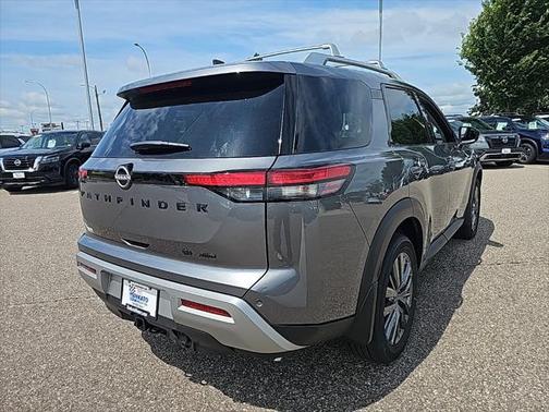 2025 Nissan Pathfinder SL 4WD