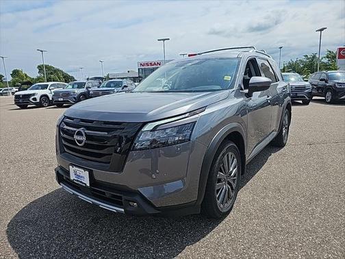 2025 Nissan Pathfinder SL 4WD