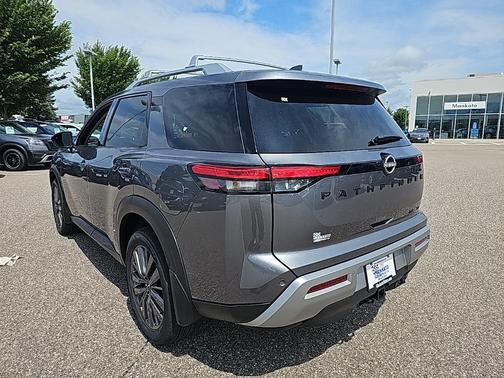 2025 Nissan Pathfinder SL 4WD