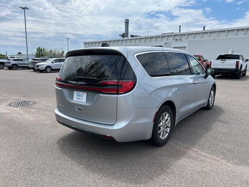 Silver Mist Clearcoat 2023 Chrysler Pacifica Touring L