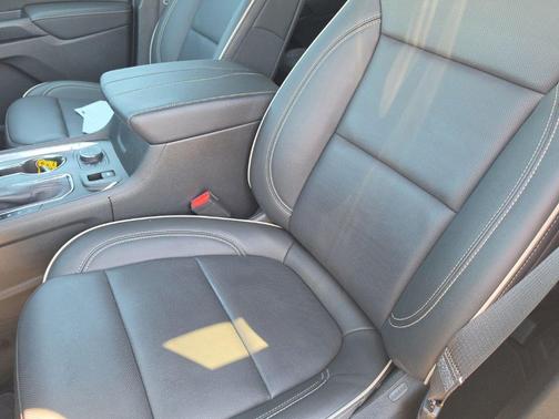 Sterling Gray Metallic 2023 Chevrolet Traverse Premier