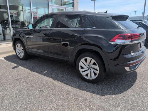 Deep Black Pearl 2023 Volkswagen Atlas Cross Sport 2.0T SE w/Technology 4MOTION