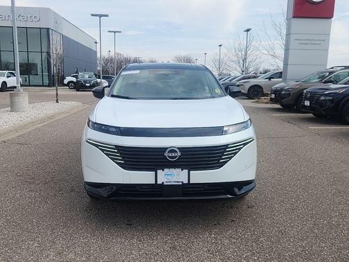 White / Black 2026 Nissan Murano Platinum