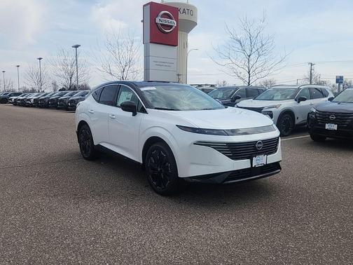 White / Black 2026 Nissan Murano Platinum