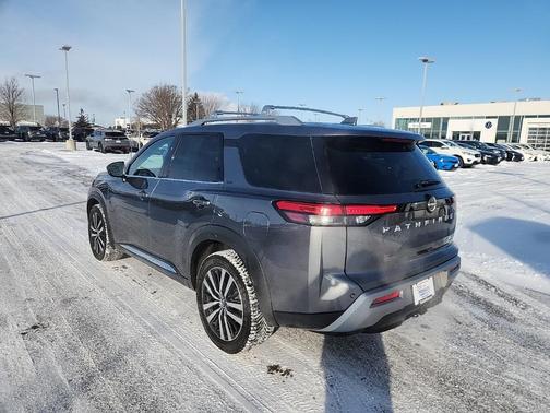 2023 Nissan Pathfinder Platinum 4WD