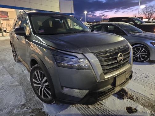 2023 Nissan Pathfinder Platinum 4WD