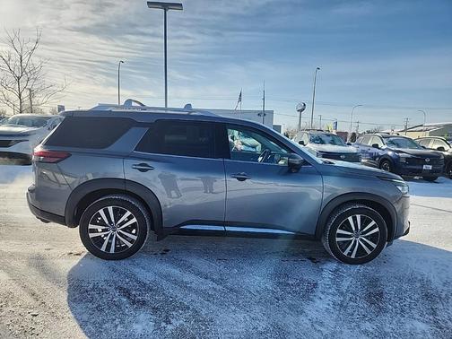 2023 Nissan Pathfinder Platinum 4WD