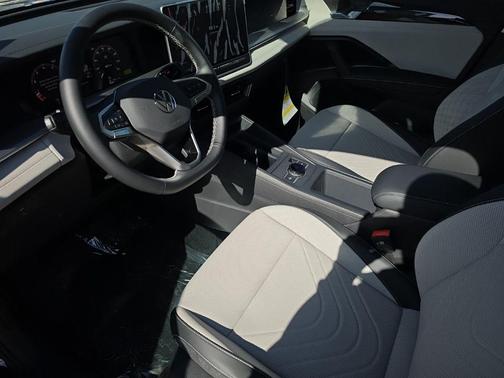 Black Pearl 2026 Volkswagen Tiguan 2.0T SE 4MOTION