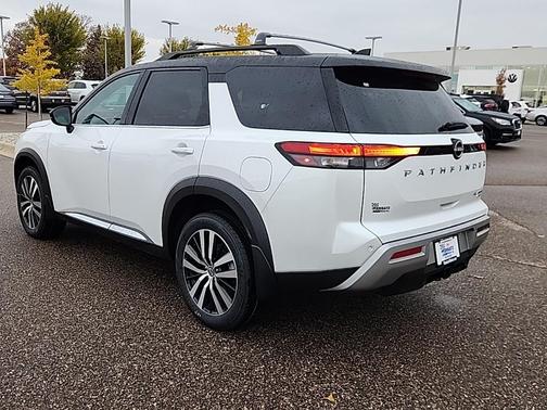 2025 Nissan Pathfinder Platinum 4WD