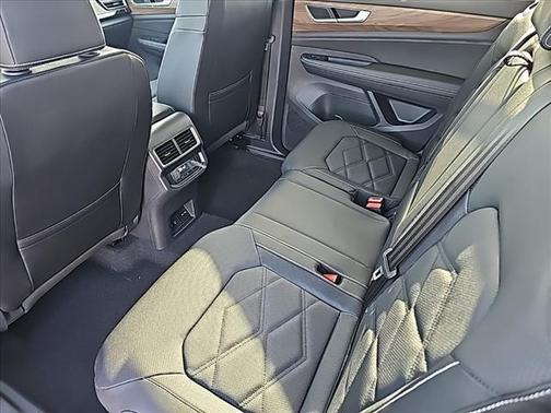 2025 Volkswagen Atlas 2.0T SE w/Technology 4MOTION