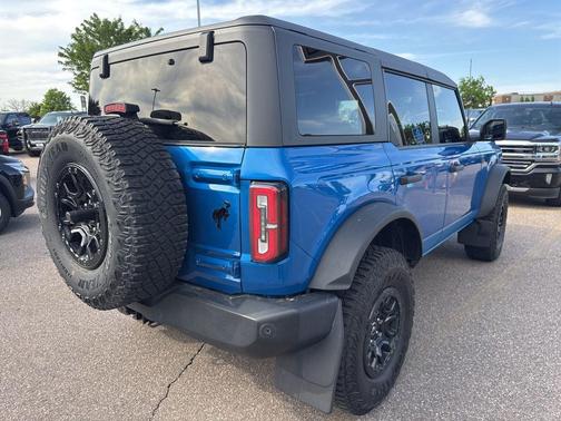 Velocity Blue Metallic 2022 Ford Bronco Wildtrak