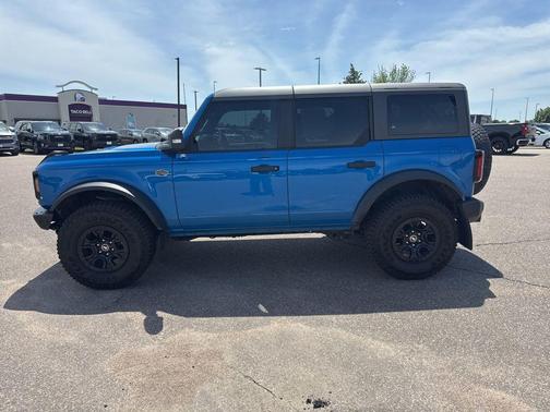 Velocity Blue Metallic 2022 Ford Bronco Wildtrak
