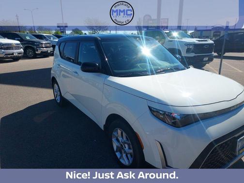Clear White/Black Roof 2025 Kia Soul S
