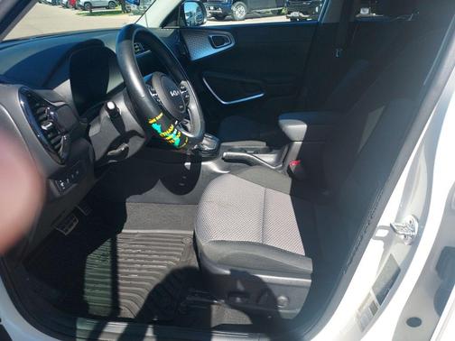 Clear White/Black Roof 2025 Kia Soul S