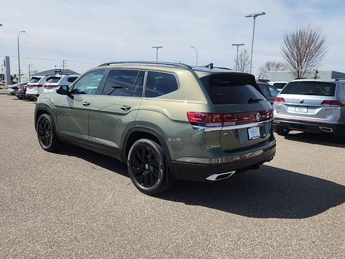 Green 2026 Volkswagen Atlas 2.0T SE w/Technology 4MOTION