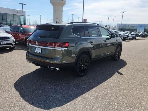 Green 2026 Volkswagen Atlas 2.0T SE w/Technology 4MOTION