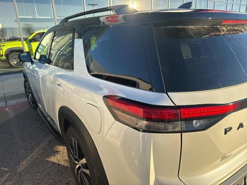 2024 Nissan Pathfinder Platinum 4WD