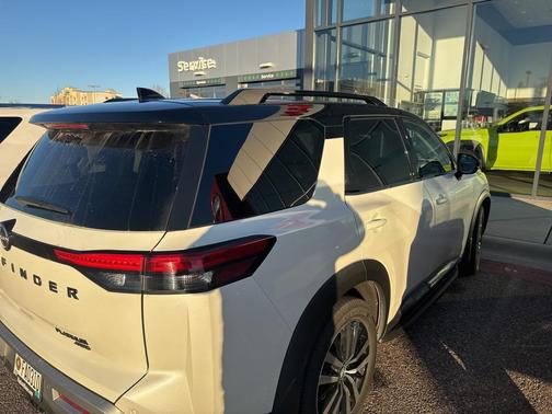 2024 Nissan Pathfinder Platinum 4WD