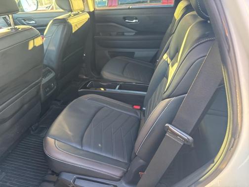 2024 Nissan Pathfinder Platinum 4WD