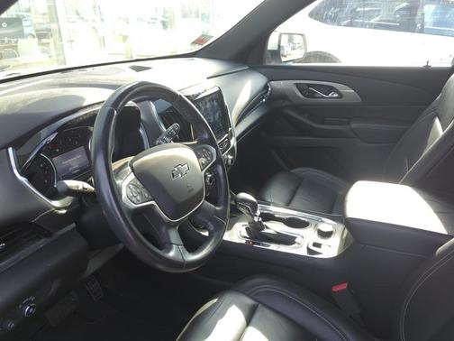2022 Chevrolet Traverse LT Leather