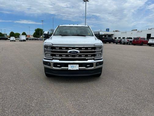 Oxford White 2023 Ford F-350 Lariat
