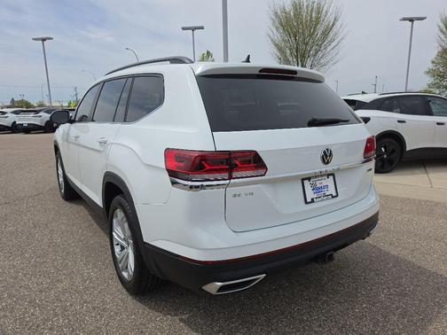 Pure White 2022 Volkswagen Atlas 3.6L SE w/Technology