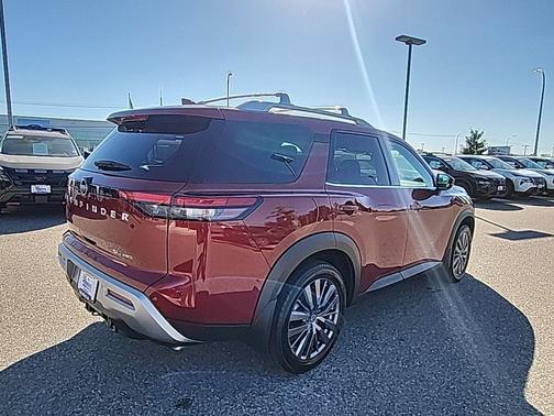 2022 Nissan Pathfinder SL 4WD