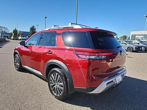 2022 Nissan Pathfinder SL 4WD