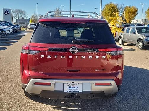 2022 Nissan Pathfinder SL 4WD