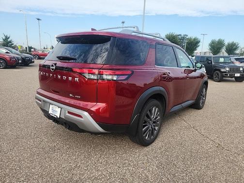 2022 Nissan Pathfinder SL 4WD