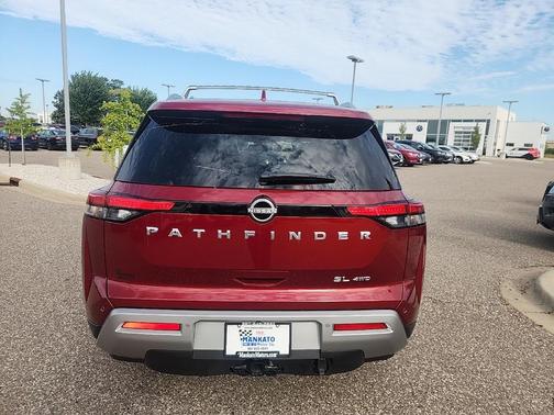 2022 Nissan Pathfinder SL 4WD