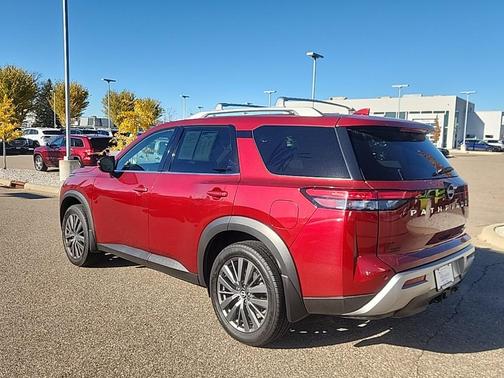 2022 Nissan Pathfinder SL 4WD