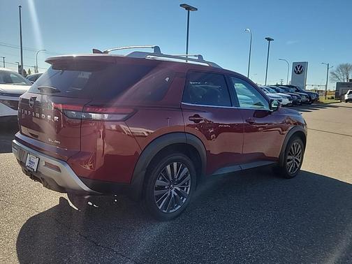 2022 Nissan Pathfinder SL 4WD