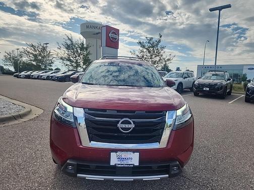 2022 Nissan Pathfinder SL 4WD