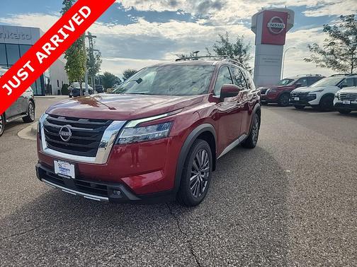 2022 Nissan Pathfinder SL 4WD