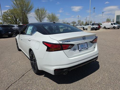 Pearl White/Super Black 2026 Nissan Altima SR AWD