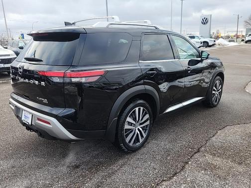 2022 Nissan Pathfinder Platinum 4WD