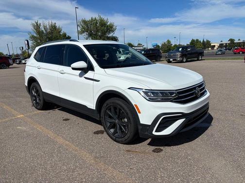 Pure White 2024 Volkswagen Tiguan 2.0T SE